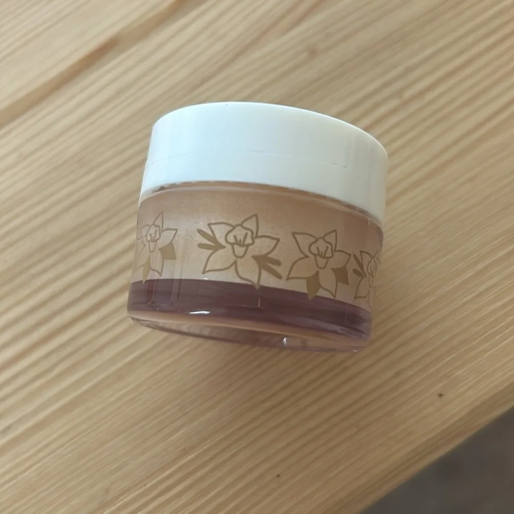 Bath & Body Works vanilla lip scrub